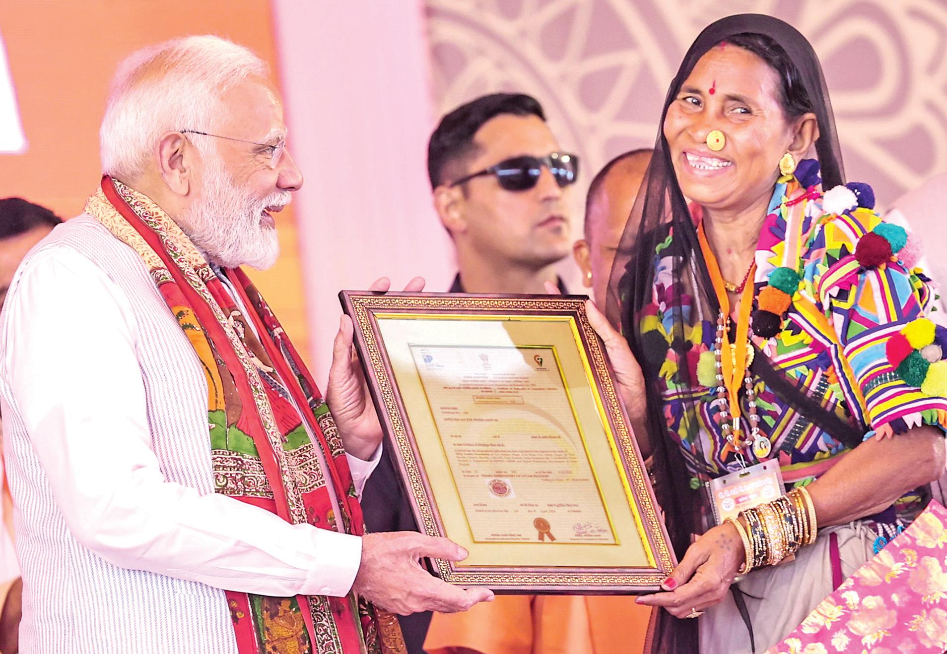 குடும்ப நலனே எதிர்க்கட்சிகளின் கொள்கை