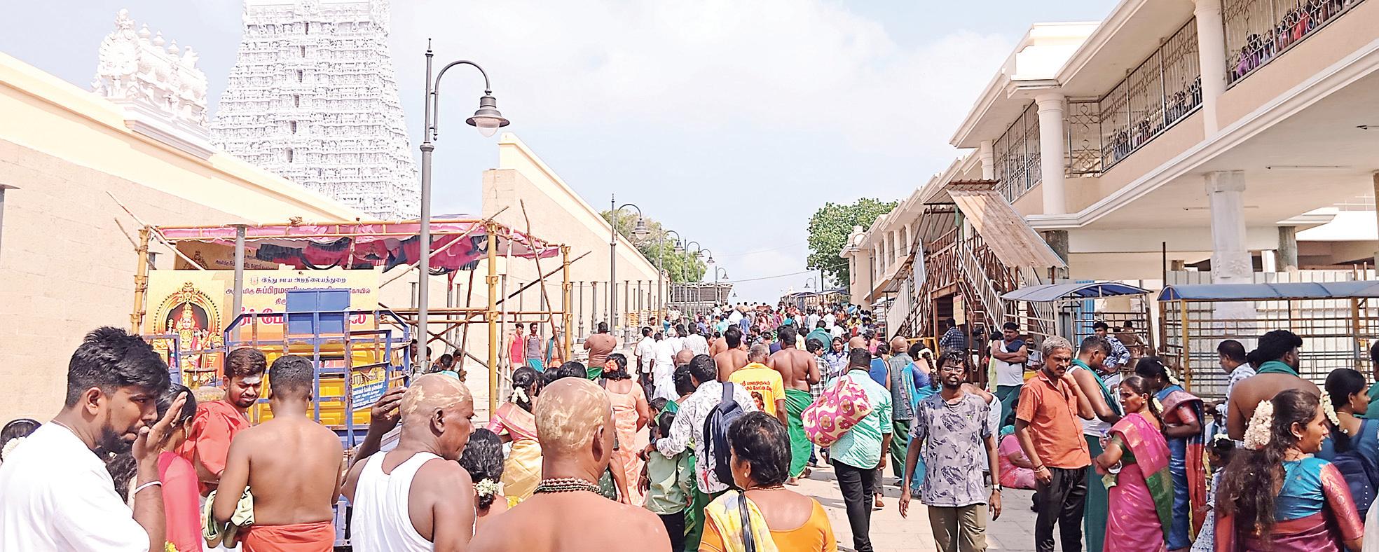 தமிழ்ப் புத்தாண்டு: திருச்செந்தூர் கோயிலில் பல லட்சம் பக்தர்கள் தரிசனம்