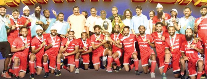 இந்தியாவில் முதல்முறையாக ரயிலில் ஏடிஎம்!