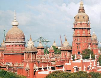 மாணவியை வகுப்பறைக்கு வெளியே தேர்வெழுத வைத்த விவகாரம்