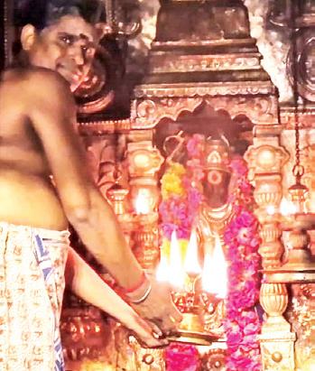 திருநள்ளாறு கோயிலில் திரளானோர் தரிசனம்