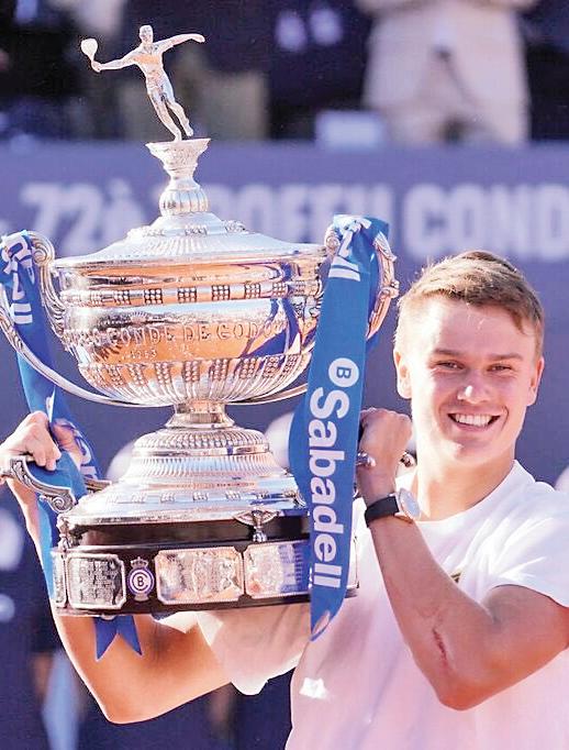 அல்கராஸுக்கு அதிர்ச்சி; ஹோல்கர் ரூனுக்கு கோப்பை