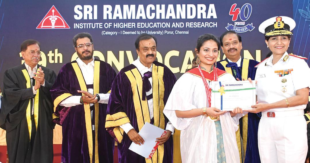 நவீன தொழில்நுட்பம் மூலம் சிகிச்சை: இளம் மருத்துவர்களுக்கு வைஸ் அட்மிரல் அறிவுரை