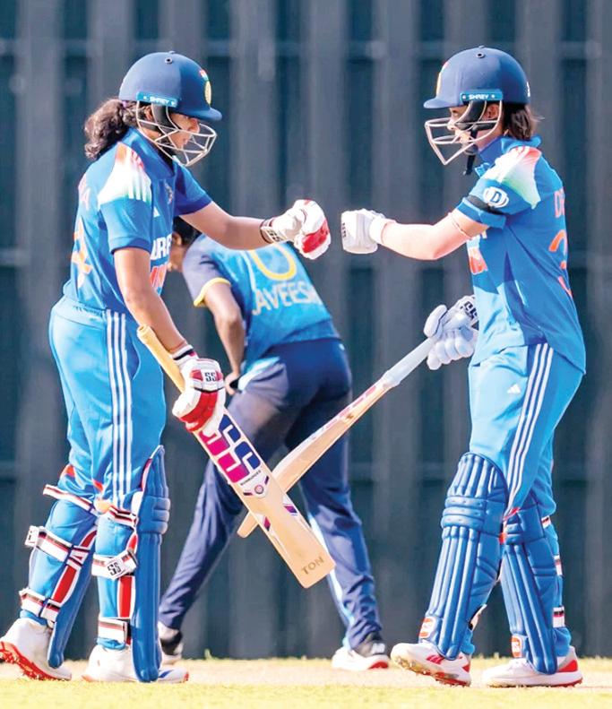 மகளிர் முத்தரப்பு ஒருநாள் தொடர்; இலங்கையை வீழ்த்தியது இந்தியா