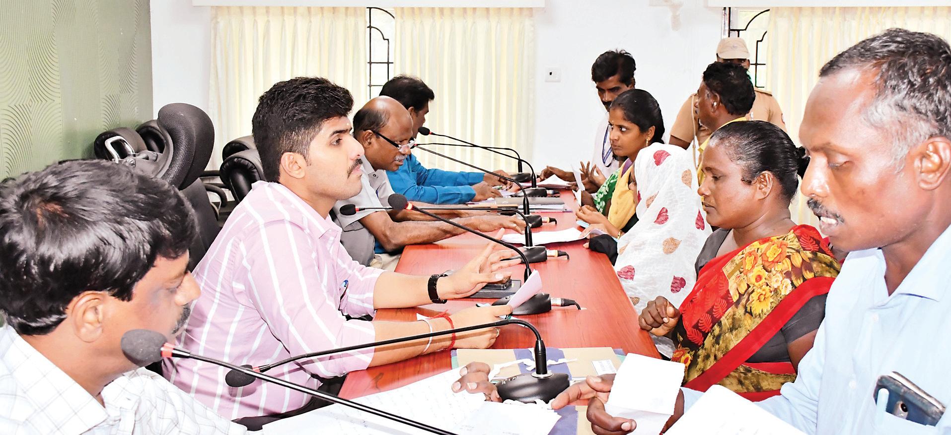 திருவள்ளூர்: குறைதீர் கூட்டத்தில் 465 மனுக்கள்