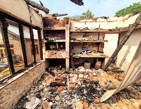எல்லையில் பாகிஸ்தான் தாக்குதல்: 13 பேர் உயிரிழப்பு