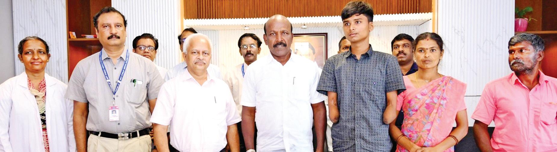 மாற்றுத்திறன் மாணவருக்கு கைகள் பொருத்த நடவடிக்கை