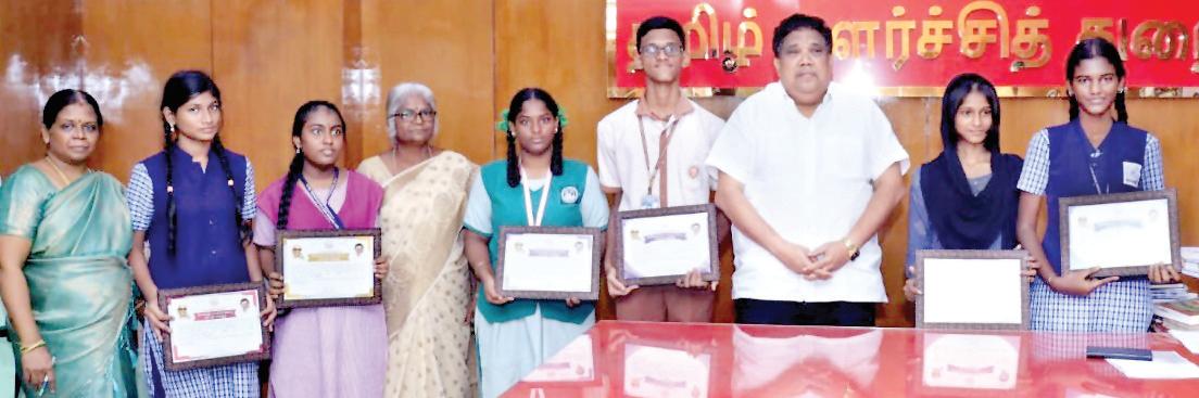 செம்மொழி நாள் போட்டிகள்: மாணவர்களுக்கு பரிசு