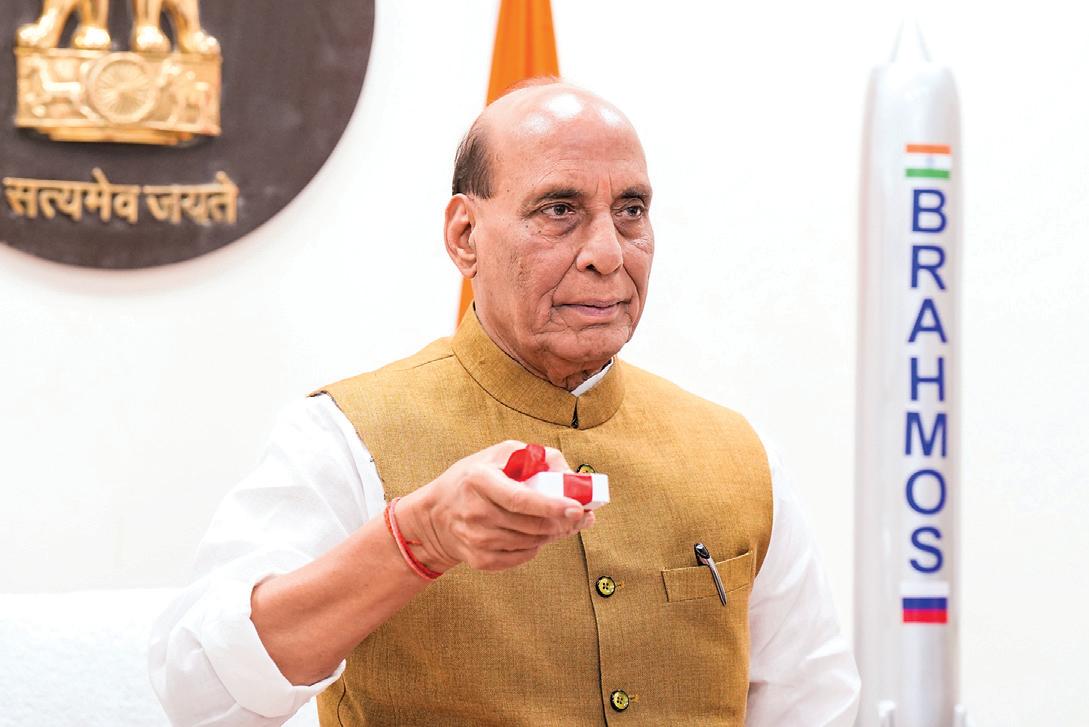 ராணுவ தளங்களைத் தாக்கியதன் மூலம் பாகிஸ்தானுக்கு தகுந்த பதிலடி