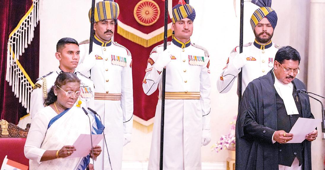 உச்சநீதிமன்றத் தலைமை நீதிபதியாக பி.ஆர்.கவாய் பதவியேற்பு