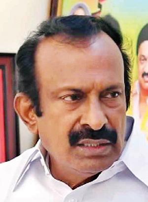 அரசு அதிகாரிகளை துன்புறுத்துகிறது அமலாக்கத் துறை