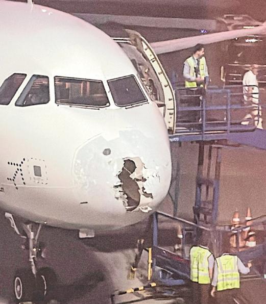 நடுவானில் பாதிப்புக்குள்ளான இந்திய விமானம் 'பாகிஸ்தான் வான்பகுதியில் நுழைய அனுமதி மறுப்பு'