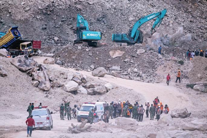 இந்தோனேசியா கல் குவாரி இடிந்து 10 பேர் உயிரிழப்பு