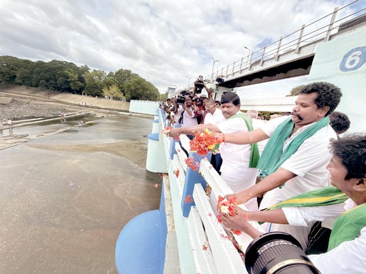 மேட்டூரில் திறந்த தண்ணீர் முக்கொம்பு வந்தது