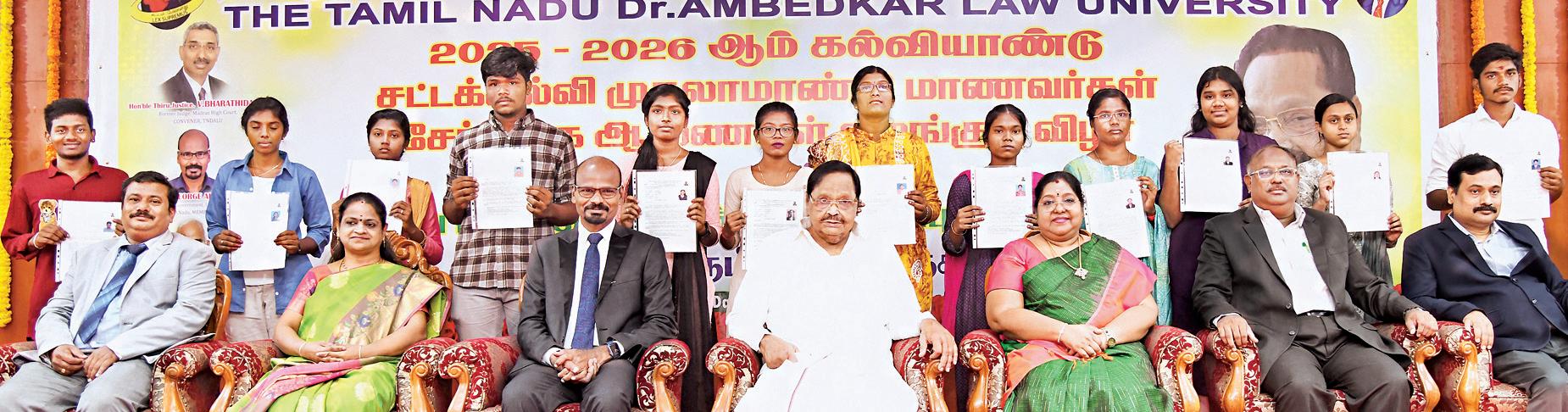 அரசுக் கல்லூரிகளில் மாணவர்கள் விரும்பி சேரும் நிலையை ஏற்படுத்தியவர் முதல்வர் ஸ்டாலின்