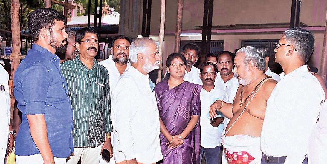 திருப்பரங்குன்றம் முருகன் கோயில் திருப்பணிகள்; அமைச்சர் பி.கே.சேகர்பாபு ஆய்வு