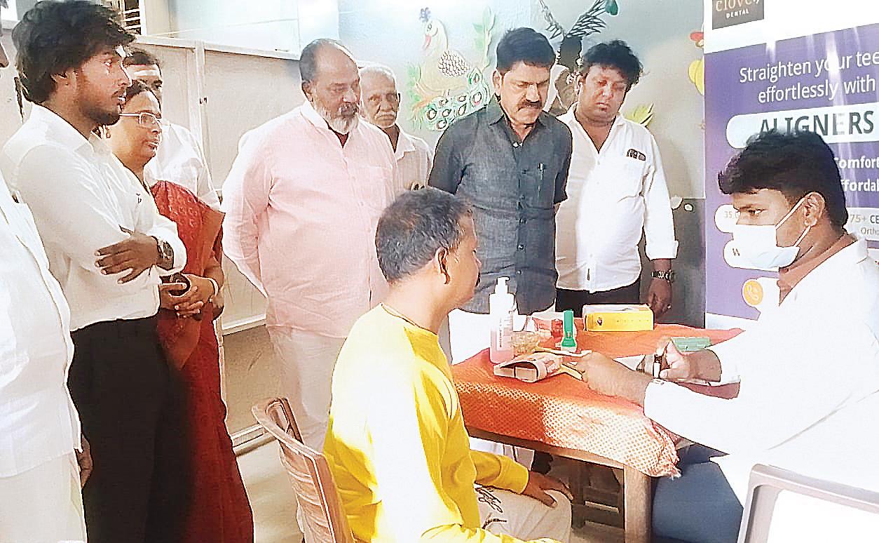 பள்ளியில் மருத்துவ முகாம்