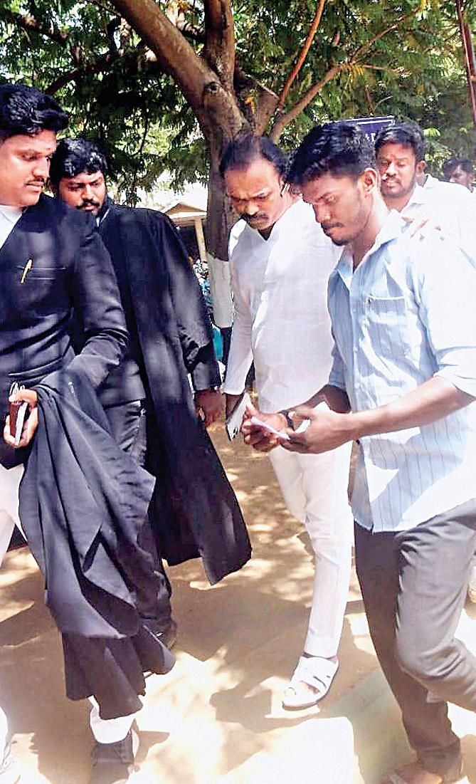 அரசு அளித்த வீட்டுமனையால் பயனில்லை