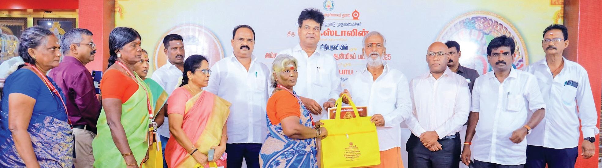 அம்மன் கோயில்களுக்கு கட்டணமில்லா ஆன்மிக பயணம்