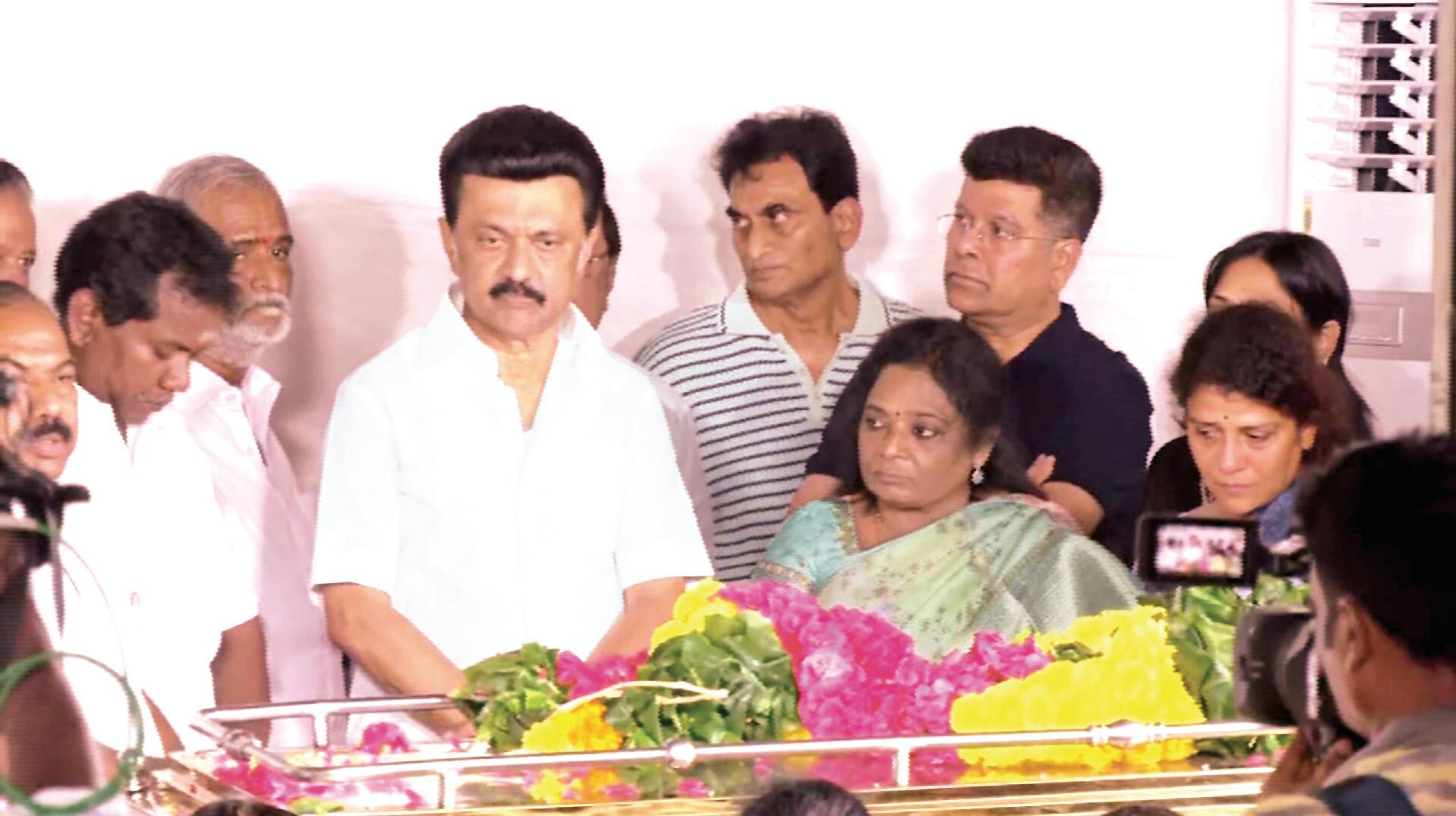 கருணாநிதியின் மூத்த மகன் மு.க.முத்து காலமானார்