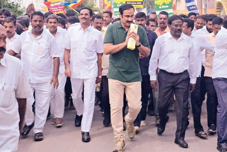 தமிழக மக்கள் உரிமை மீட்பு நடைப்பயணம்: அன்புமணி தொடங்கினார்