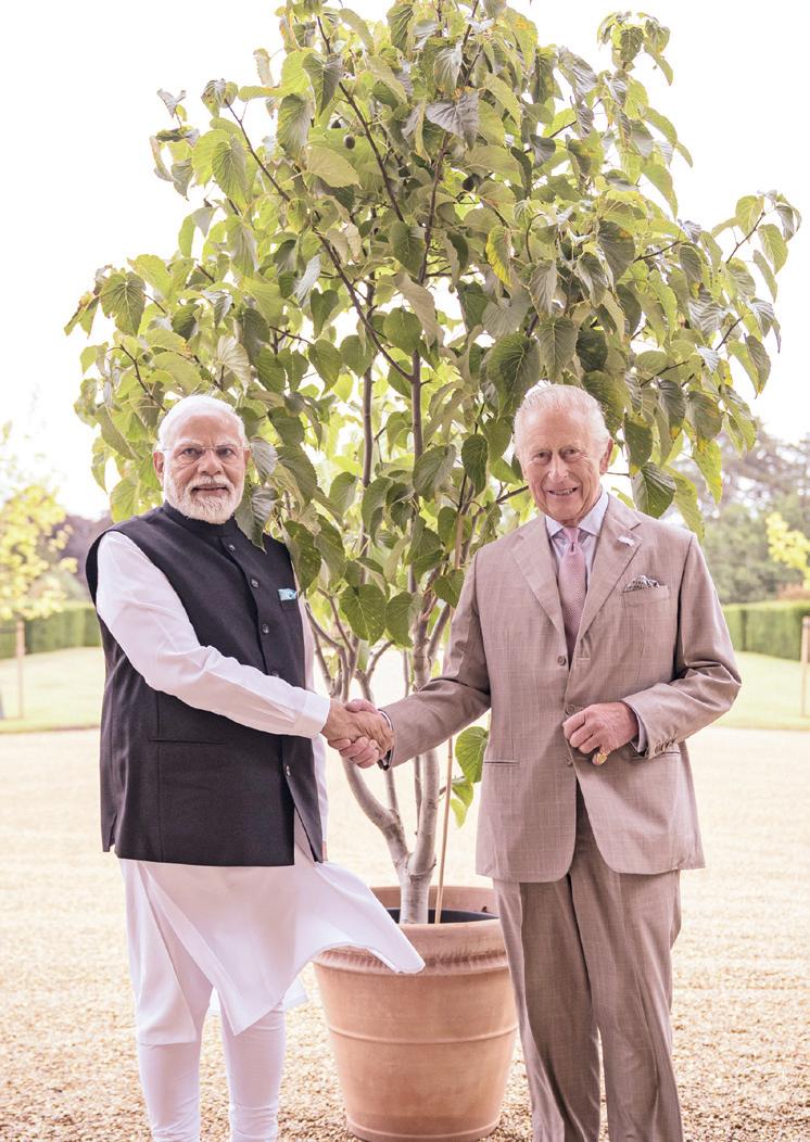 பிரிட்டன் அரசர் சார்லஸுக்கு மரக்கன்றை பரிசளித்த பிரதமர் மோடி