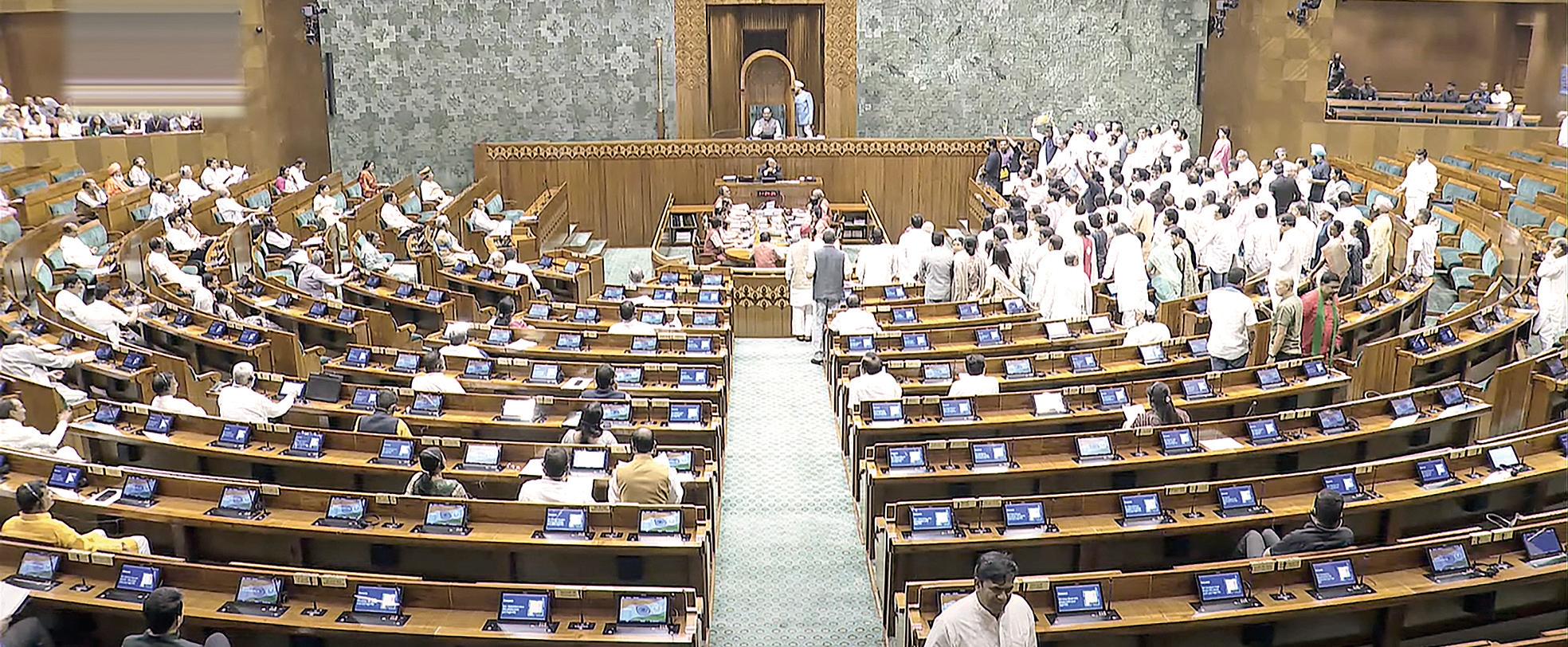 தொடர்ந்து 5-ஆவது நாளாக அமளி: நாடாளுமன்றம் முடங்கியது