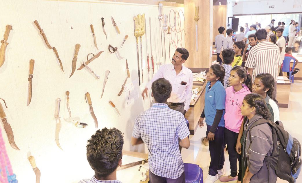 பள்ளிக் கல்வித் துறை சார்பில் சிலம்பக் கண்காட்சி