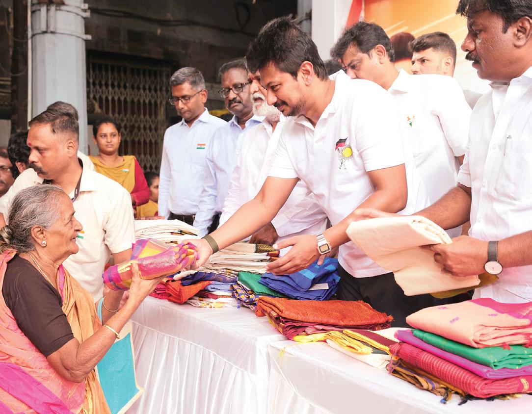 கோயில்களில் சமத்துவ விருந்து: துணை முதல்வர், அமைச்சர்கள் பங்கேற்பு