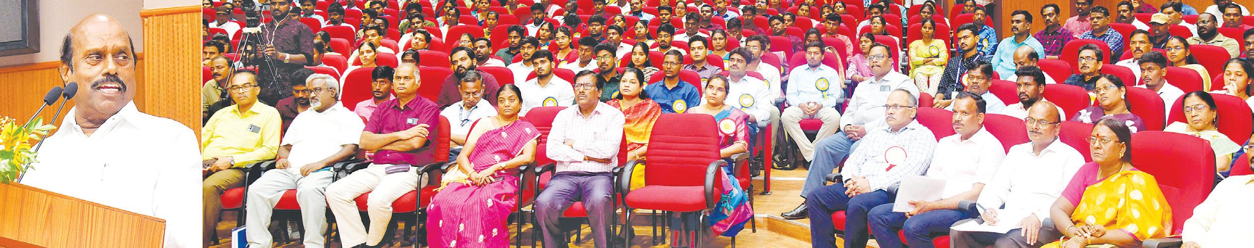 அரசு கட்டடங்களின் குறைபாடுகளுக்கு பொறியாளர்களே பொறுப்பு