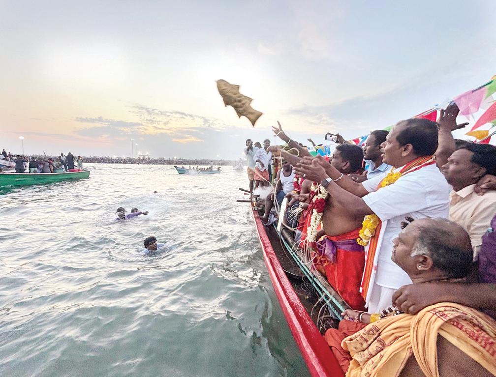அதிபத்த நாயனார் தங்க மீனை கடலில் விடும் ஐதீக விழா