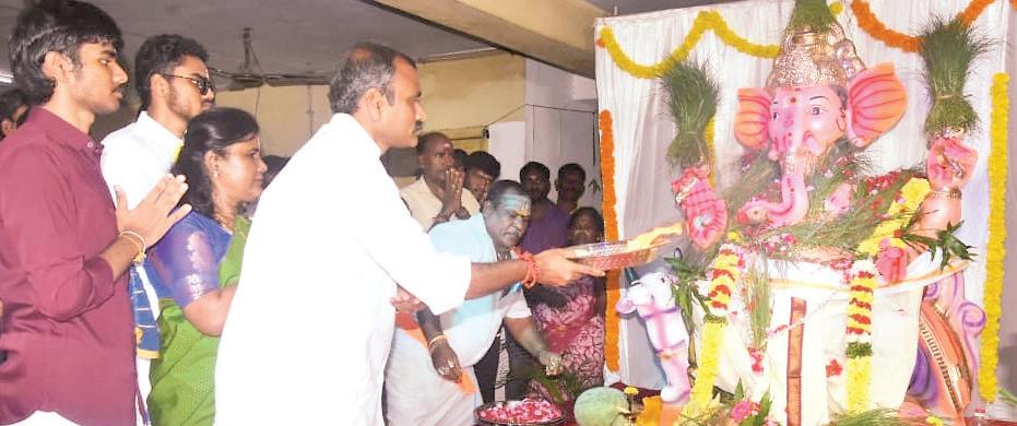 அதிமுகவை ஆர்எஸ்எஸ் வழிநடத்துவதில் என்ன தவறு?