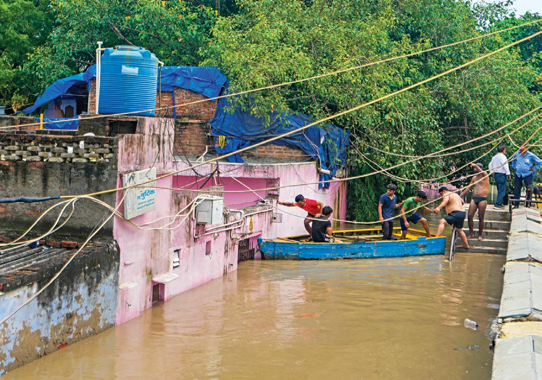 தில்லி யமுனையில் அபாய அளவைத் தாண்டி பாயும் வெள்ளம்