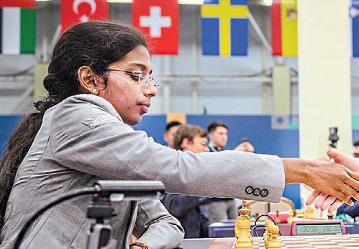 அர்ஜுன் வெற்றி, வைஷாலி முன்னிலை