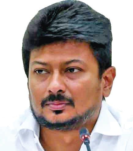 அரசு ஊழியர்கள் மக்களுக்கும், அரசுக்கும் பாலமாகச் செயல்பட வேண்டும்