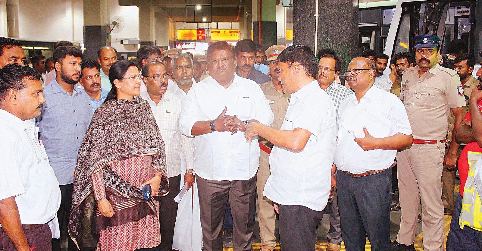 ஒரே நாளில் அரசு பேருந்துகளில் 2 லட்சம் பேர் பயணம்