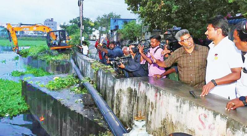 நீர்வழிப் பாதைகளை விரைந்து சீரமைக்க வேண்டும்