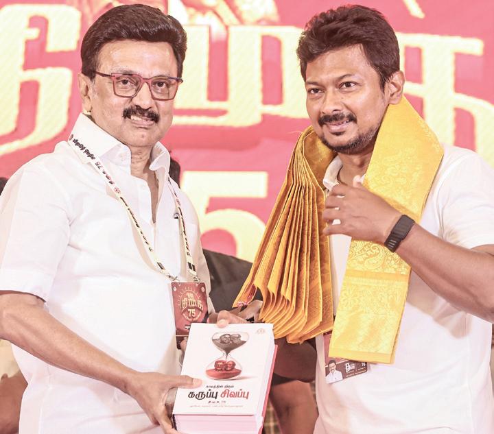 வரலாறு தெரியாதவர்கள் திமுகவை மிரட்டுகின்றனர்