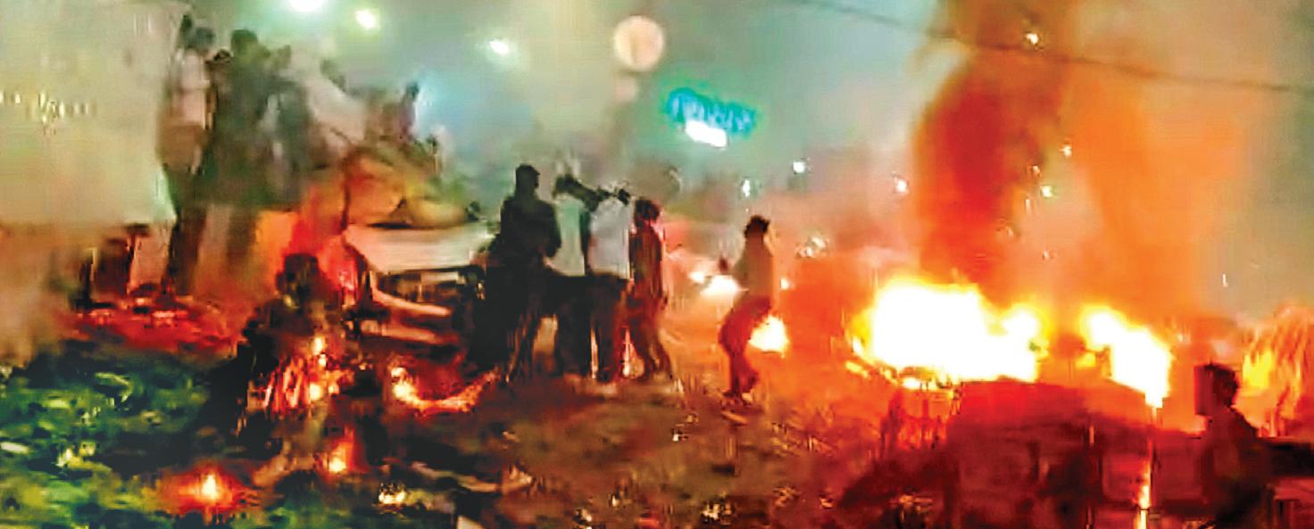 தில்லி செங்கோட்டை அருகே கார் வெடிப்பு