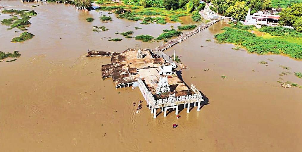 நெல்லையில் பலத்த மழை நீடிப்பு: தாமிரவருணியில் வெள்ளப்பெருக்கு