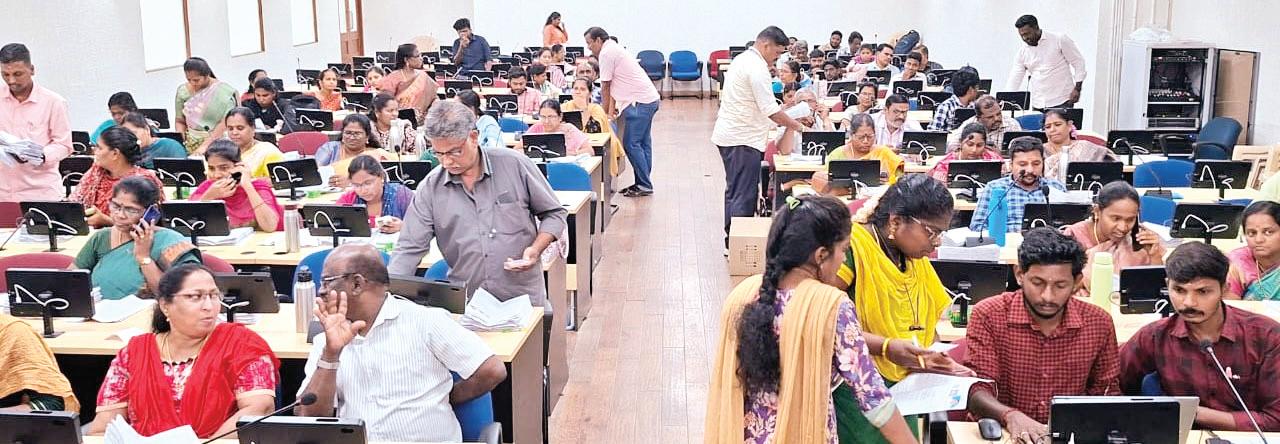 எஸ்.ஜே.ஆர். படிவங்கள் பதிவேற்றும் பணி தீவிரம்