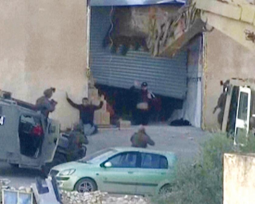 மேற்குக் கரை சரணடைந்த பாலஸ்தீனர்களை சுட்டுக் கொன்ற இஸ்ரேல் வீரர்கள்