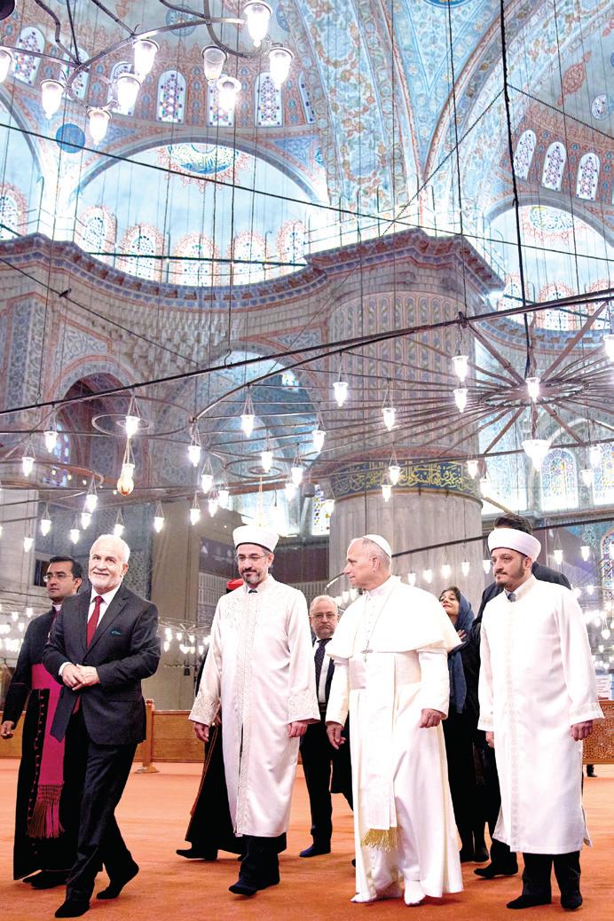 துருக்கியின் நீல மசூதியை பார்வையிட்டார் போப் 14-ஆம் லியோ
