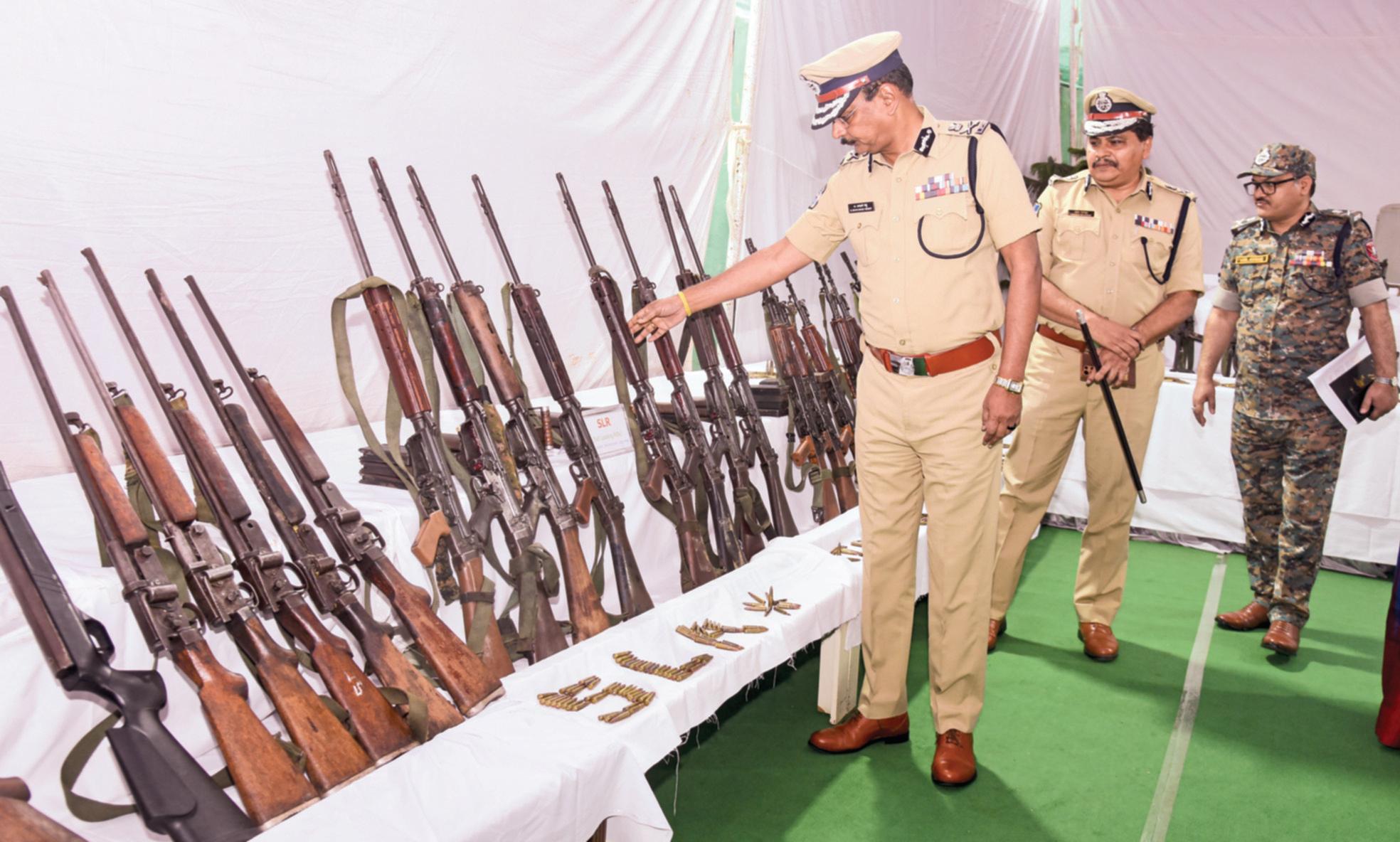 தெலங்கானா: மாவோயிஸ்ட் முக்கியத் தளபதி உள்பட 20 பேர் போலீஸில் சரண்