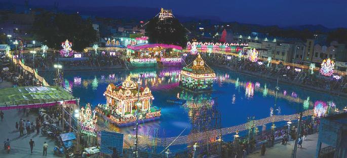 திருச்சானூர் தெப்போற்சவம்: பத்மாவதி தாயார் தெப்பத்தில் உலா