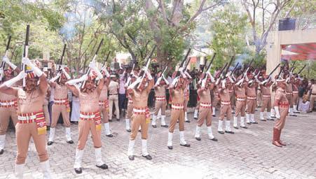 அரசு மரியாதையுடன் இயக்குநர் கே.பாக்யராஜ் உடல் தகனம்