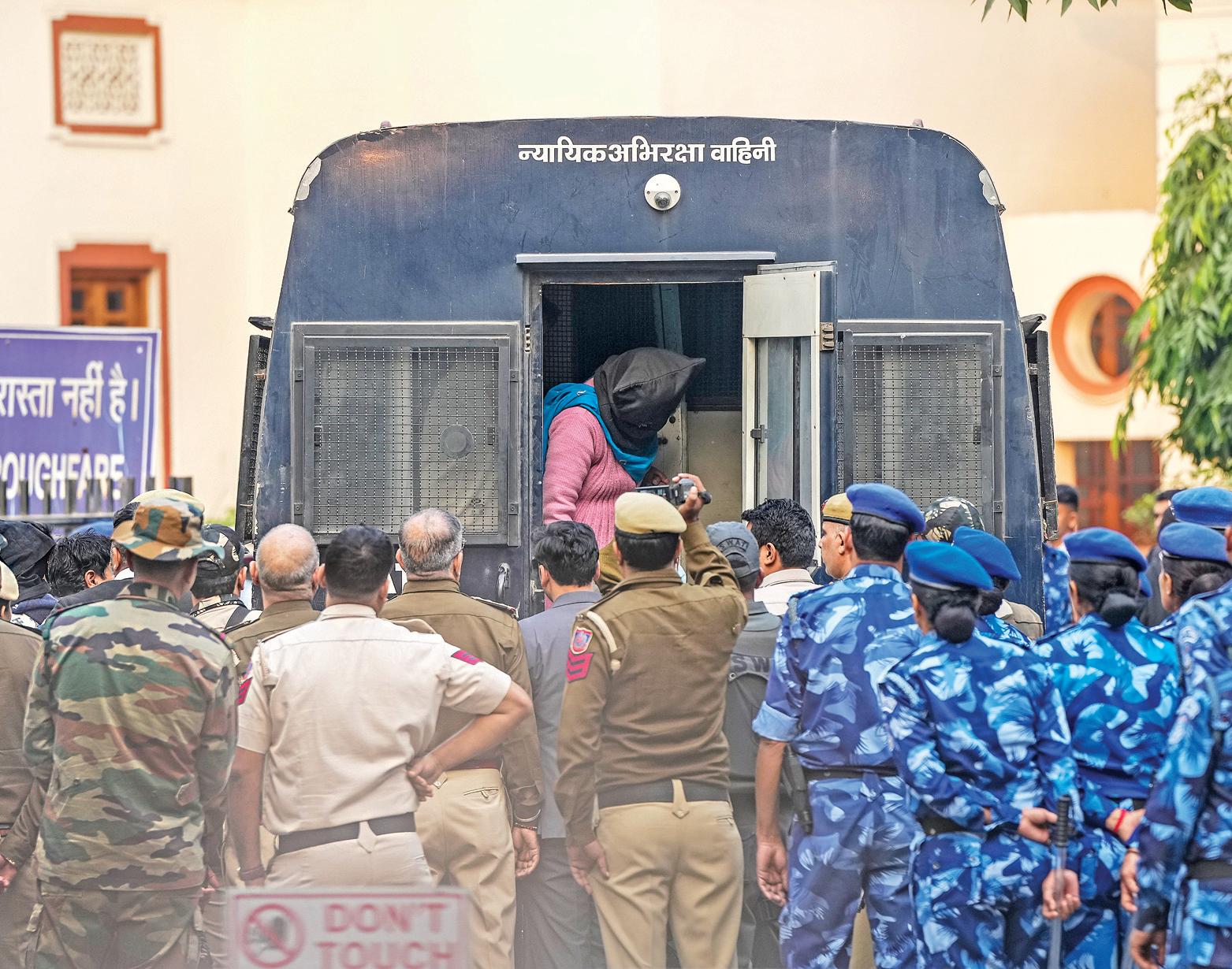 தில்லி செங்கோட்டை குண்டுவெடிப்பு வழக்கு: 4 பேரைக் காவலில் எடுத்து என்ஐஏ விசாரணை
