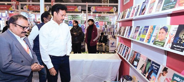 தமிழக அரங்குகளைப் பார்வையிட்ட அமைச்சர் அன்பில் மகேஸ்