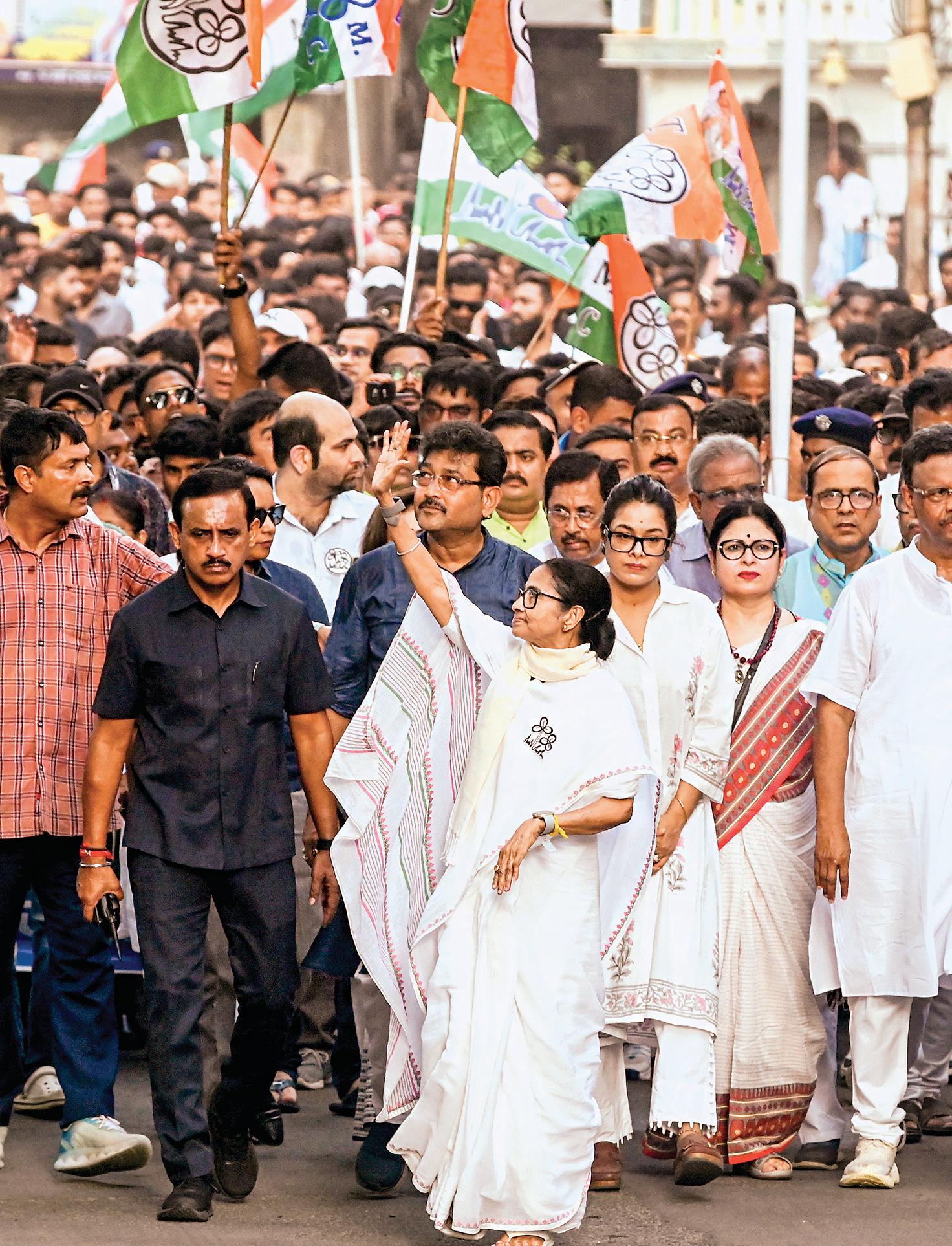'வாக்காளர் பட்டியலில் இருந்து நீக்கப்பட்டோர் பாஜகவை வீழ்த்த வேண்டும்'