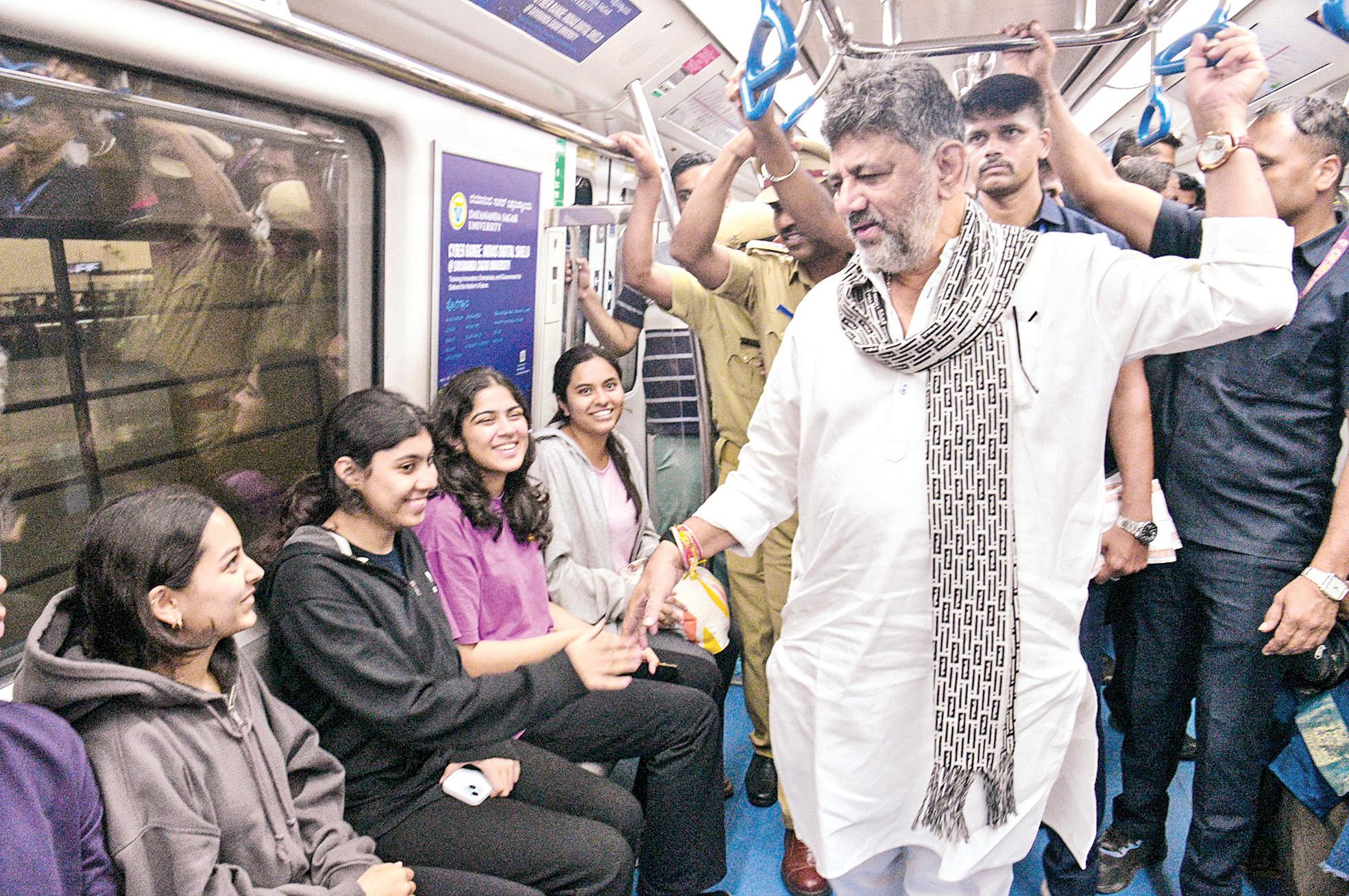 கர்நாடக முதல்வர் டி.கே.சிவகுமார் எதிர்கொள்ளும் சவால்கள்